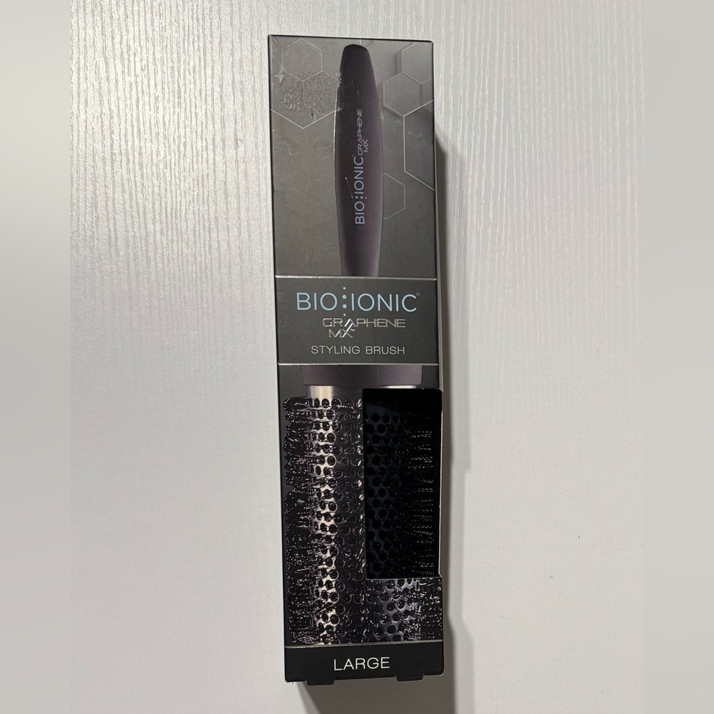 Bio Ionic Black Thermal Graphene MX® Thermal Styling Brush